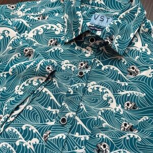 VSTR Mens Shirt Button Medium 4 Way Stretch Skulls Ocean Waves Surfer Hawaiian